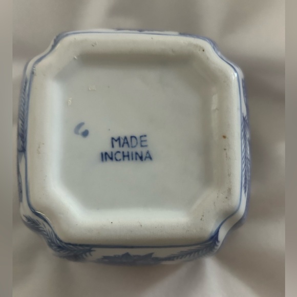 2 Vintage, blue & white porcelain Japanese/ asian rice bowls and votive holder. - Picture 12 of 15